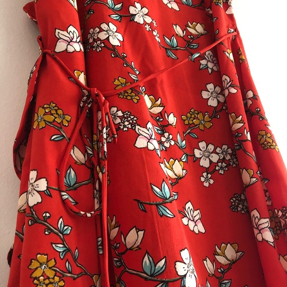 Red floral print wrap dress - Picture 4 of 7